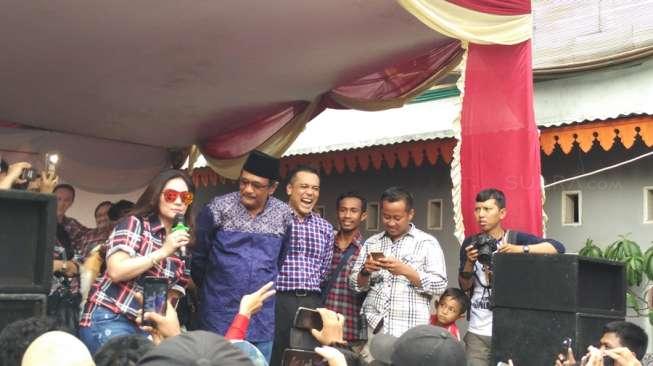 Nia Daniaty Tampil Keren Saat Pro Agus Nyatakan Dukung Ahok