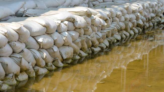 Lagi, 2 RT di Jatipadang Terendam Banjir Akibat Tanggul Jebol