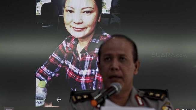 Kepala Divisi Humas Mabes Polri Irjen Pol Boy Rafli Amar memberikan keterangan pers di Gedung Mabes Polri, Jakarta, Senin (20/3).