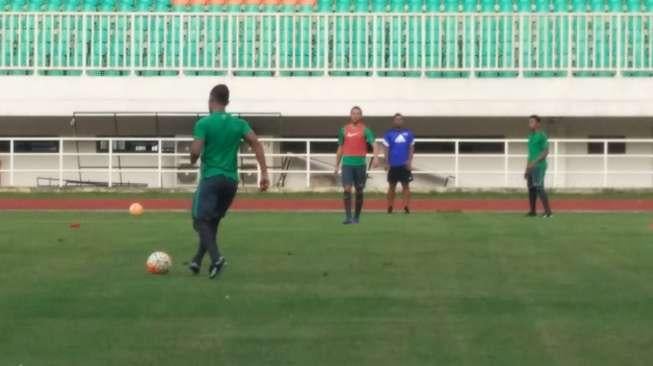 Usai Latihan Perdana Bareng Timnas, Ezra Walian Berkomentar Bagus