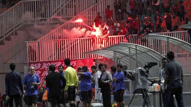 Pertandingan persahabatan antara kesebelasan Indonesia vs Myanmar di Stadion Pakansari, Cibinong, Jawa Barat, Selasa (21/3/2017). [Suara.com/Kurniawan Mas'ud]