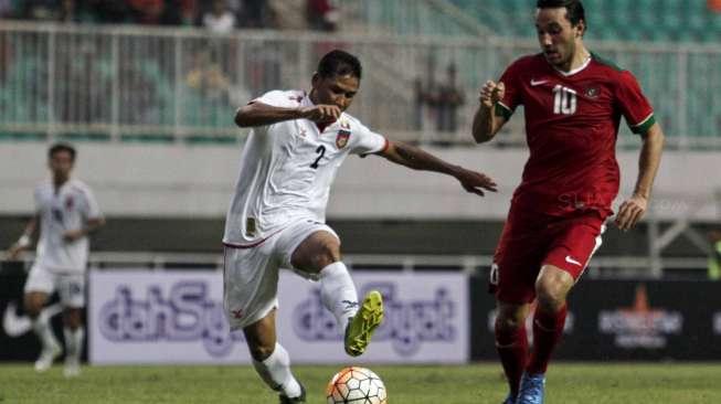 Pertandingan persahabatan antara kesebelasan Indonesia vs Myanmar di Stadion Pakansari, Cibinong, Jawa Barat, Selasa (21/3/2017). [Suara.com/Kurniawan Mas'ud]