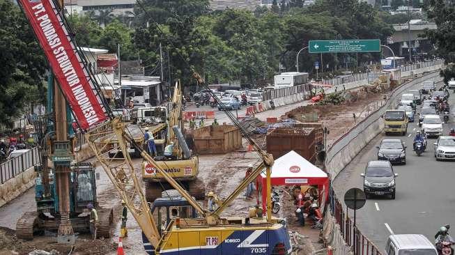 Proyek pembangunan underpass Mampang-Kuningan, di Jakarta, Rabu (22/3).