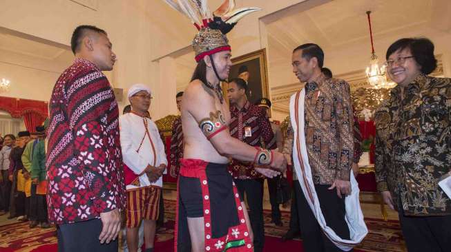 Jokowi Bertemu Masyarakat Adat