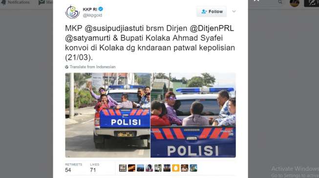 Menteri Susi Cuek Naik Mobil Bak Terbuka