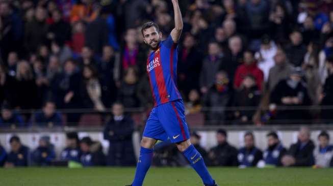 Bek Barcelona Jordi Alba merayakan golnya ke gawang Espanyol. JOSEP LAGO / AFP