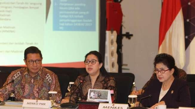 Rapat koordinasi persiapan penyelenggaraan ibadah haji 2017 di kantor Kementerian Koordinator Bidang Pembangunan Manusia dan Kebudayaan (PMK), Jakarta, Rabu (22/3).