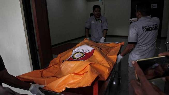 Jenazah terduga teroris yang tewas saat terjadi baku tembak dengan petugas Densus 88 anti teror di Kelurahan Kepuh Kecamatan Ciwandan, Cilegon, Banten, Kamis (23/3).