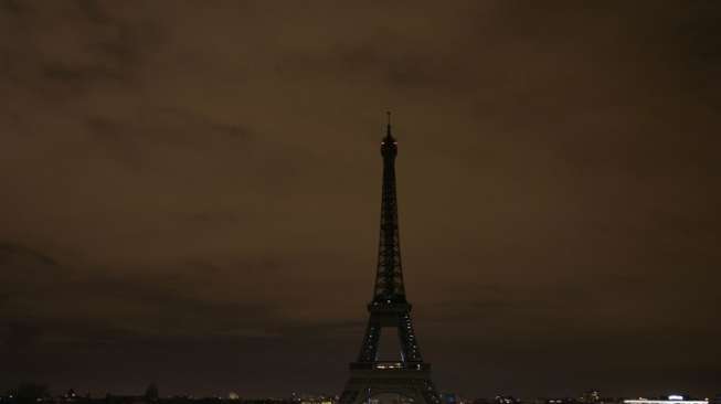 Solidaritas Korban Teror London, Lampu Menara Eiffel Dipadamkan