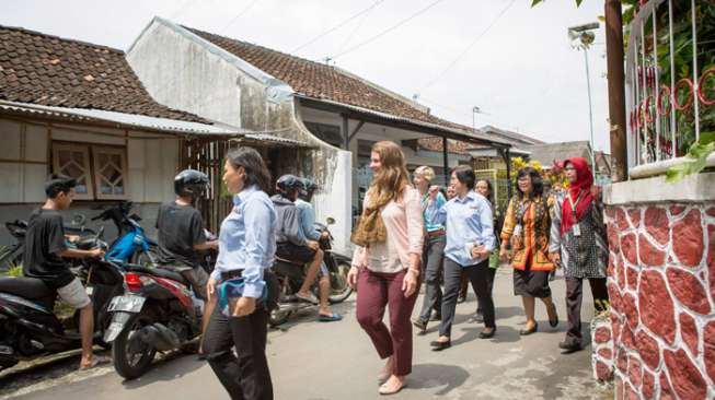 Istri Orang Terkaya Sedunia Ini ke Indonesia untuk Mencari Nyamuk