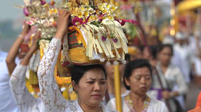 Makna Dan Tujuan Upacara Melasti yang Dilakukan Sebelum Nyepi