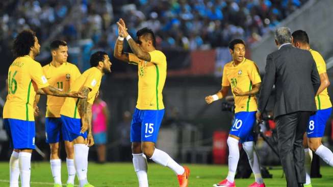 Brasil Bungkam Uruguay, Paulinho Cetak Hat-trick