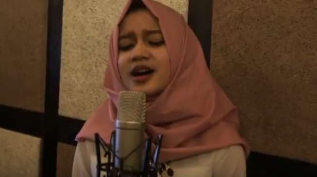 Gadis Hijab Bersuara Emas Ramaikan Suara Idol 2017