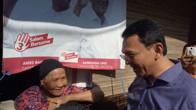 Sambangi Rumah yang Ada Spanduk Anies-Sandi, Ahok: Ibu 