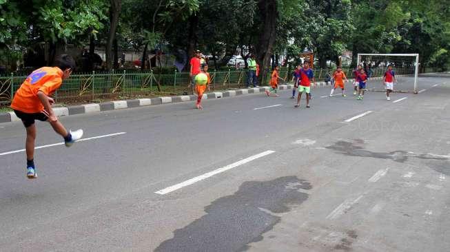 Car Free Day (CFD) di sepanjang Jalan Doktor Saharjo hingga Jalan Minangkabau Barat, Jakarta Selatan, Minggu (26/3).  