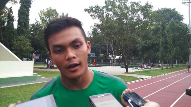 Rachmat Irianto pemain timnas U-19 seusai latihan di lapangan Atang Sutrisna, Cijantung, Senin (27/3) [Suara.com/Adi Prasetyo Nugraha].