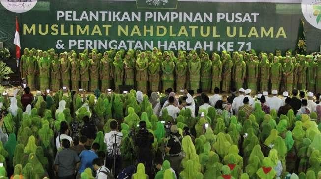 Acara pelantikan pengurus Pimpinan Pusat Muslimat Nahdlatul Ulama (NU) dan peringatan Harlah ke-71 Muslimat NU di Masjid Istiqlal, Jakarta, Selasa (28/3/2017). [Suara.com/Oke Atmaja]