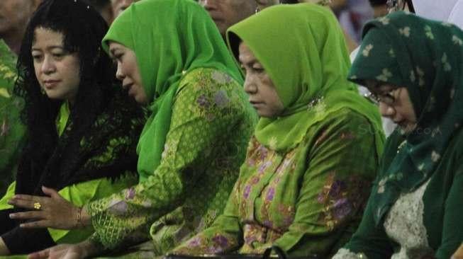 Acara pelantikan pengurus Pimpinan Pusat Muslimat Nahdlatul Ulama (NU) dan peringatan Harlah ke-71 Muslimat NU di Masjid Istiqlal, Jakarta, Selasa (28/3/2017). [Suara.com/Oke Atmaja]