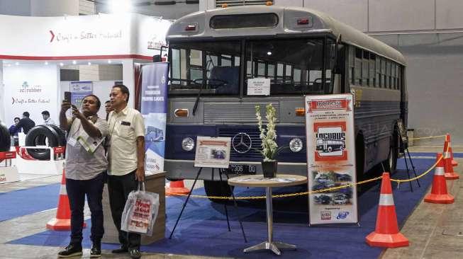 Pameran bus klasik dan unik, Indonesia Classic n Unique Bus (InCUBUS 2017) di JIEXPO Kemayoran, Jakarta, Rabu (29/3).