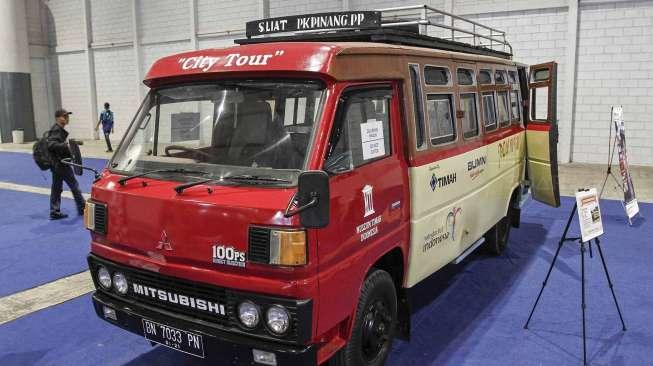 Pameran bus klasik dan unik, Indonesia Classic n Unique Bus (InCUBUS 2017) di JIEXPO Kemayoran, Jakarta, Rabu (29/3).