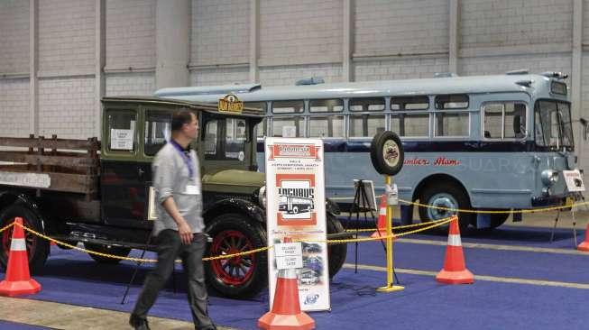 Pameran bus klasik dan unik, Indonesia Classic n Unique Bus (InCUBUS 2017) di JIEXPO Kemayoran, Jakarta, Rabu (29/3).