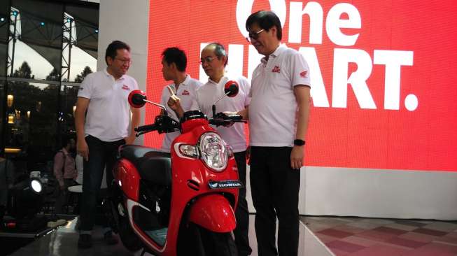 Skuter terbaru Honda, All New Scoopy diperkenalkan di Jakarta, Rabu (29/3) [Suara.com/Insan Akbar Krisnamusi].