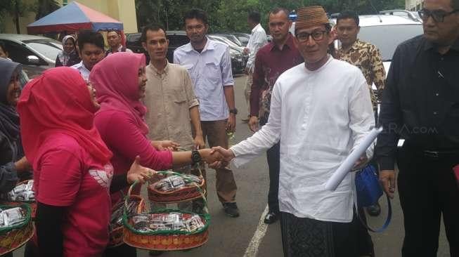 Relawan Diminta Singkirkan Spanduk Anies-Sandi karena Merugikan