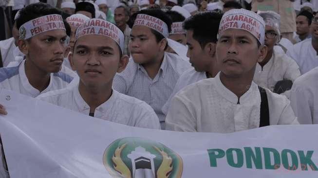 Deadline Copot Ahok 17 April, Massa: Kelamaan!