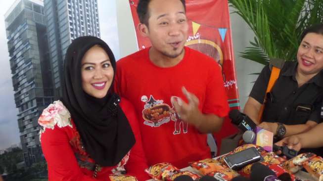 Ikuti Jejak Raffi Ahmad, Denny 'Cagur' Bisnis Keripik