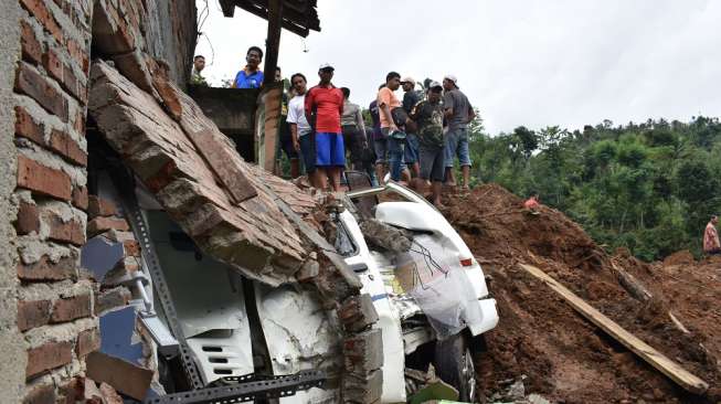 Kemensos Salurkan Rp1,34 Miliar untuk Korban Bencana Ponorogo