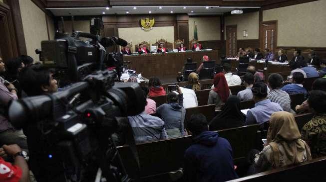 Mantan Bendahara Fraksi Demokrat M Nazaruddin bersaksi dalam sidang lanjutan korupsi proyek e-KTP di pengadilan tipikor, Jakarta, Senin (3/4)