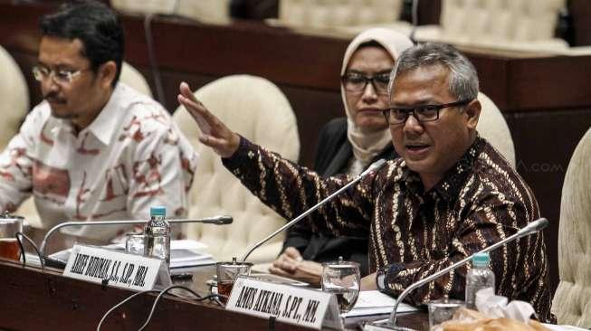 Uji kelayakan dan kepatutan calon anggota KPU di Komisi II DPR, Kompleks Parlemen Senayan, Jakarta, Senin (3/4).