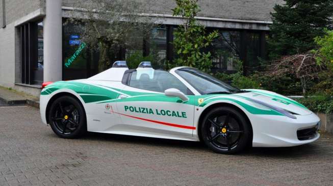 Ferrari Bekas Mafia Dijadikan Mobil Kepolisian Italia