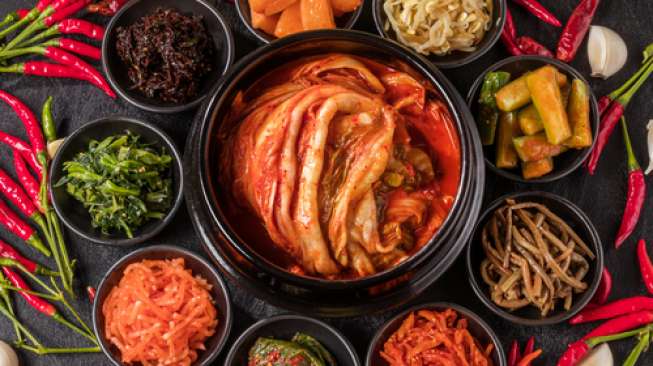 Ilustrasi kimchi, makanan khas Korea. (Shutterstock)