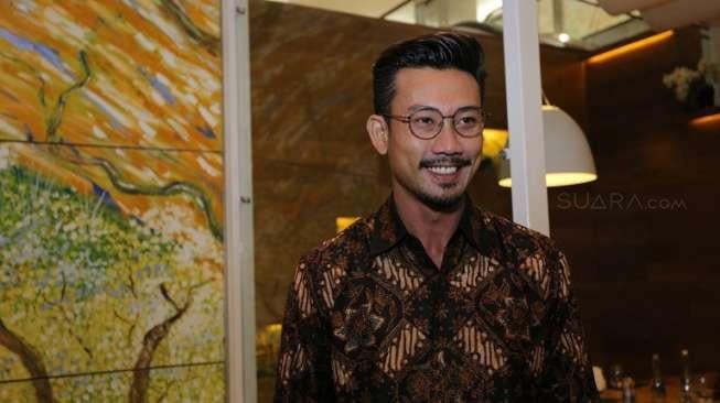 Denny Sumargo Sedang Dekat dengan Perempuan, Bukan dari Artis