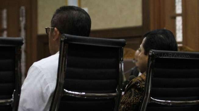 Ketua DPR Setya Novanto dan Anas Urbaningrum bersaksi dalam sidang lanjutan dugaan korupsi proyek e-KTP dengan terdakwa mantan pejabat Kemendagri, Irman dan Sugiharto, di Pengadilan Tipikor Jakarta, Kamis (6/4/2017). [Suara.com/Oke Atmaja]