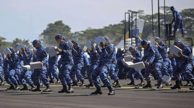 Upacara Peringatan ke-71 Hari TNI AU tahun 2017 di Lanud Halim Perdanakusuma, Jakarta, Minggu (9/4).