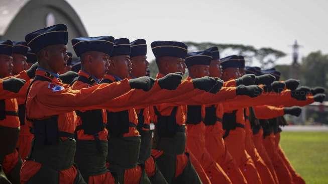 Upacara Peringatan ke-71 Hari TNI AU tahun 2017 di Lanud Halim Perdanakusuma, Jakarta, Minggu (9/4).