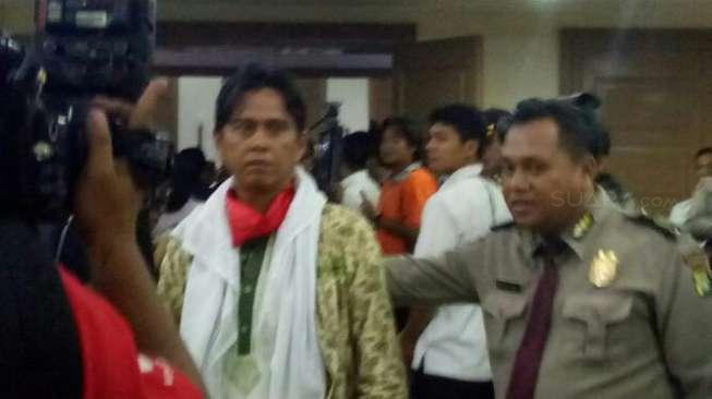 Ngamuk Sidang Ahok Ditunda, Massa GNPF Diam Dihardik Polisi