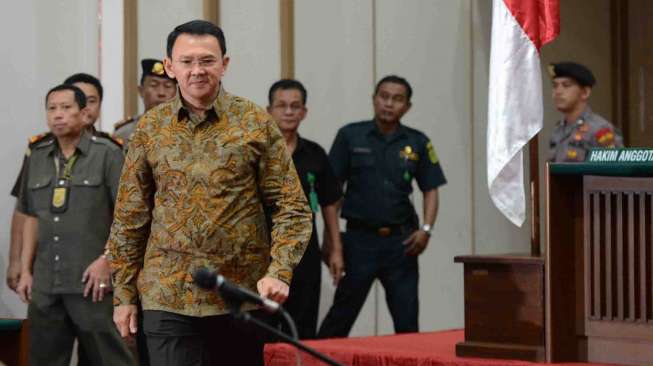 Terdakwa kasus dugaan penistaan agama Basuki Tjahaja Purnama atau Ahok mengikuti sidang lanjutan di Auditorium Kementerian Pertanian, Jakarta, Selasa (11/4).