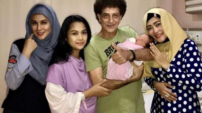 Istri Ahmad Albar Melahirkan Bayi Perempuan