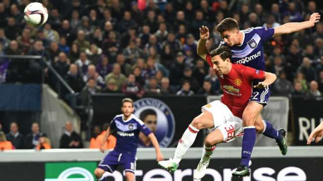 MU Batal Menang, Schalke Tumbang di Markas Ajax