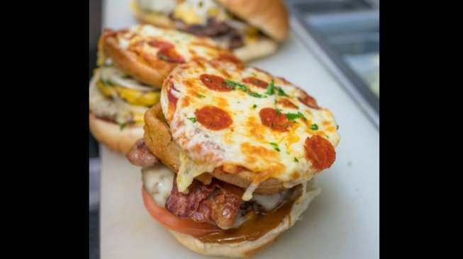 Temuan Baru, Burger dan Pizza Digabungkan Menjadi "Meatzza"