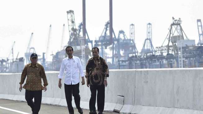 Peresmian Jalan Tol Akses Pelabuhan Tanjung Priok di Jakarta, Sabtu (15/4).