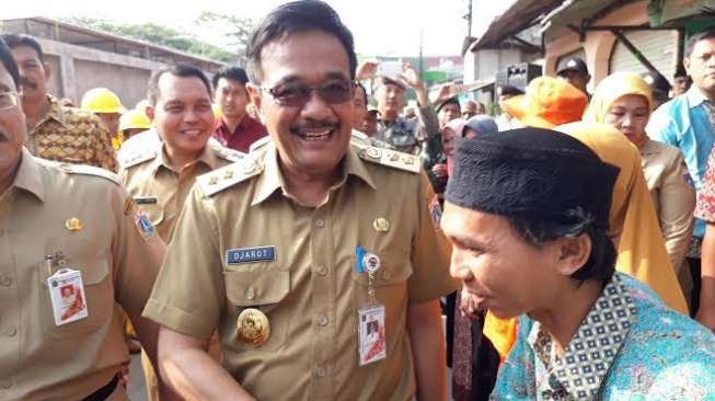 Pengurus Bus Curhat ke Djarot di Terminal Pulogebang