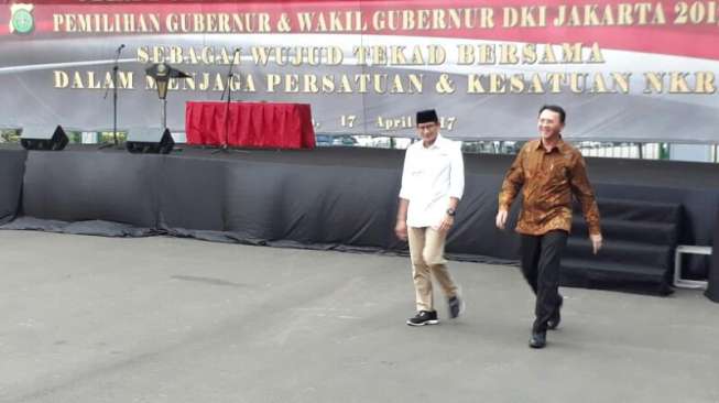 Keakraban Ahok dan Sandiaga Saat Deklarasi Pilkada Damai di Monas