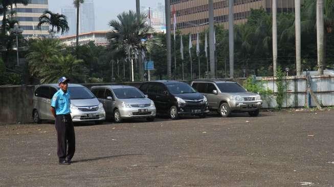 Lokasi Park and Ride di Jalan M.H Thamrin, Menteng, Jakarta, Selasa (18/4).