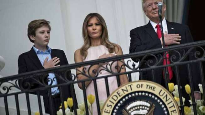 Viral! Video Aksi Melania Cegah Donald Trump Permalukan AS