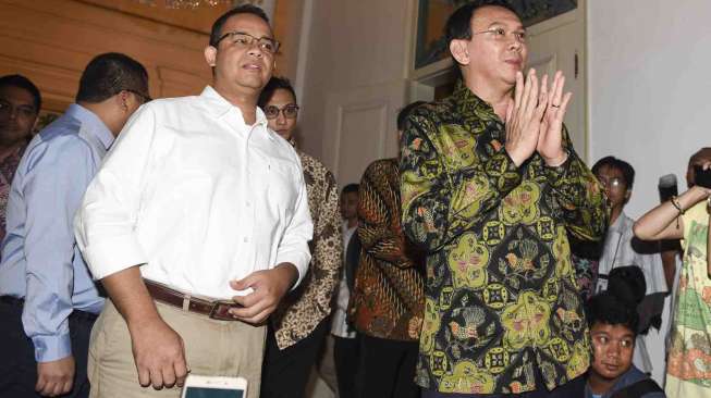 Calon Gubernur DKI Jakarta Anies Baswedan temui Gubernur DKI Jakarta Basuki Tjahaja Purnama atau Ahok di Balai Kota, Jakarta, Kamis (20/4).