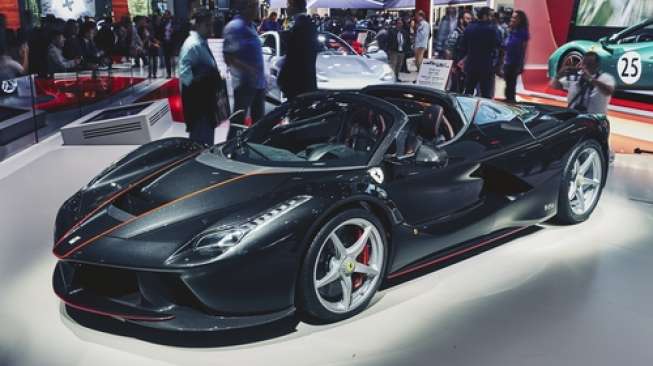 Ferrari Pamerkan Supercar Terkencangnya di Serpong